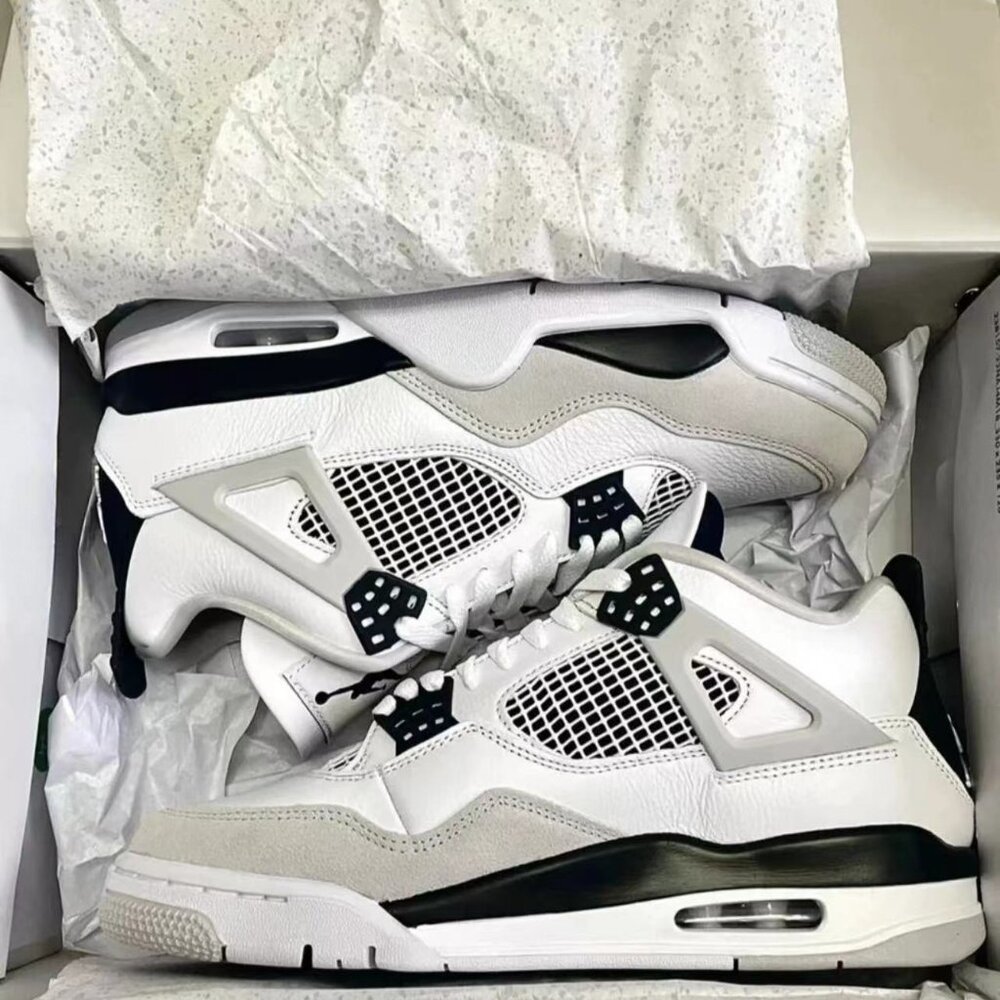 Air Jordan 4 Retro 'Military Black. Women's US 8